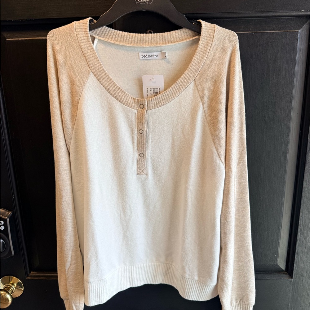 Red Haute Two-Tone Cream & Tan Henley Sweatshirt